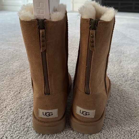 Brand New With Tags Classic Short Zip Uggs - Picture 4 of 5